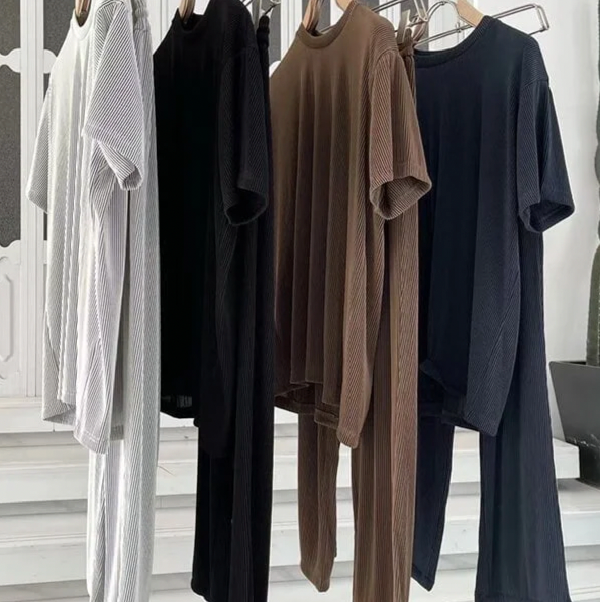 Eno - stylisches set aus t-shirt und hose